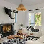 Villa Lourdas Hideaway Lurdáta