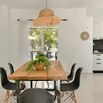 Lourdas Hideaway Lurdáta