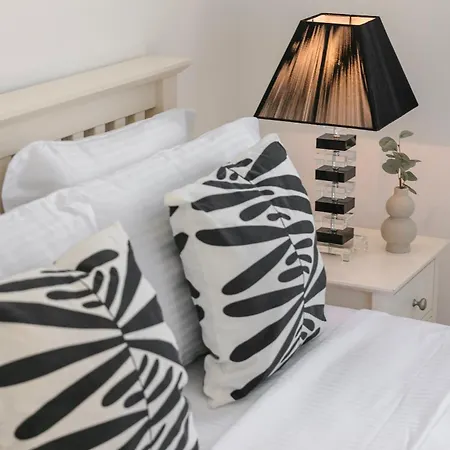 Lourdas Hideaway Вилла *