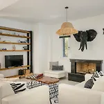 Villa Lourdas Hideaway *