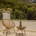 Villa Lourdas Hideaway *
